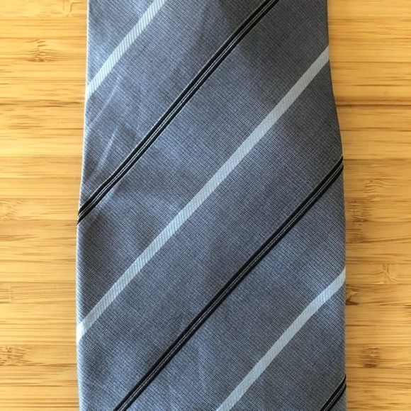 Daks London Silk Tie In Modern Gray! - Picture 6 of 7